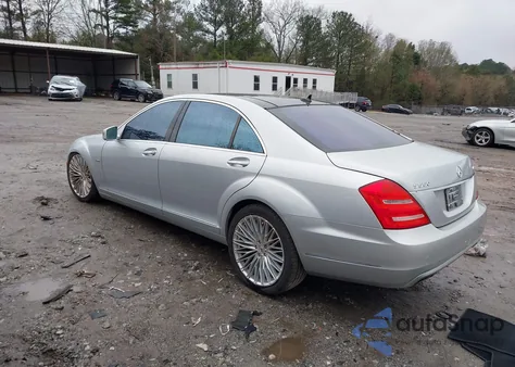 2012 Mercedes-Benz S 550 4Matic z USA, uszkodzony, nr VIN WDDNG9EB3CA420890